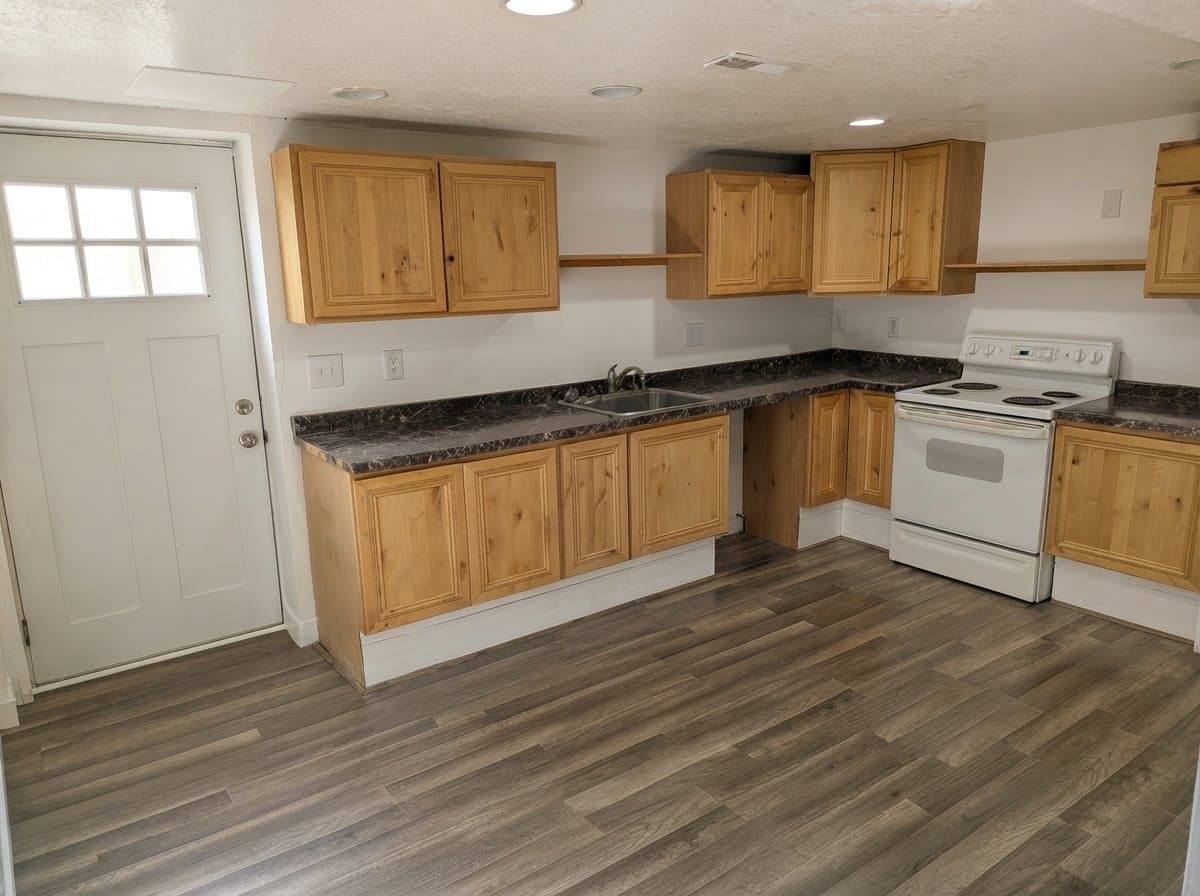Santaquin House: 174 E Main St