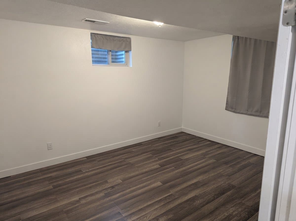 Santaquin House: 174 E Main St