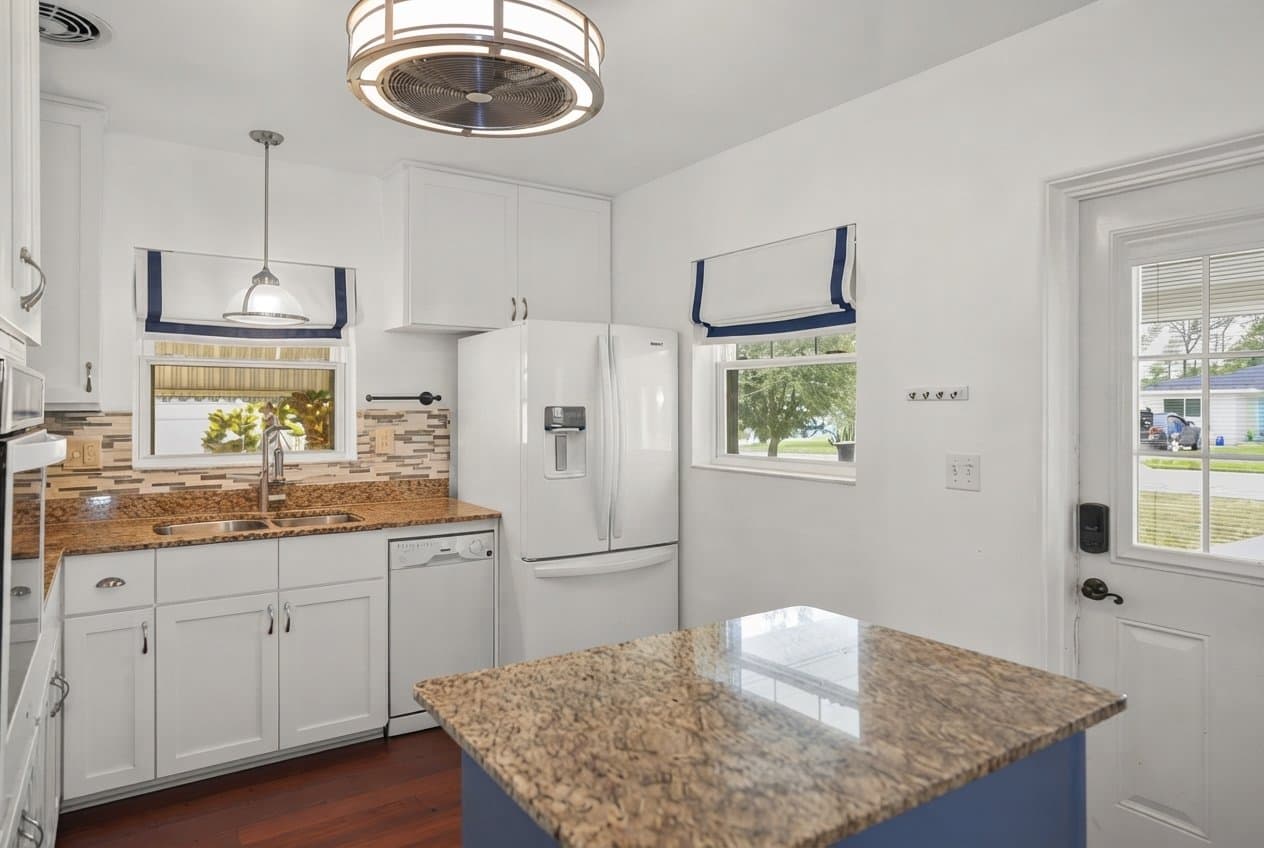 Clearwater House: 1121 Sunnydale Dr