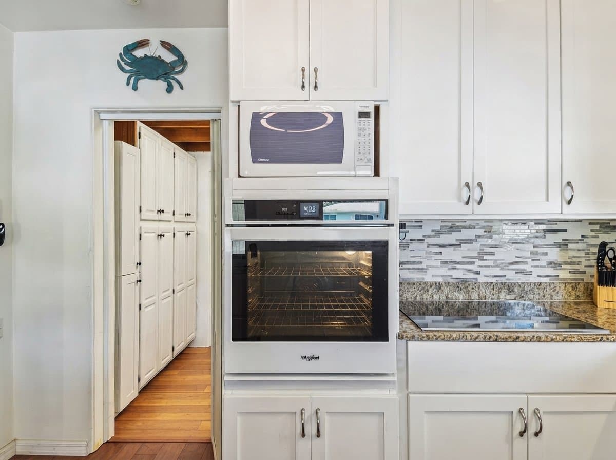 Clearwater House: 1121 Sunnydale Dr