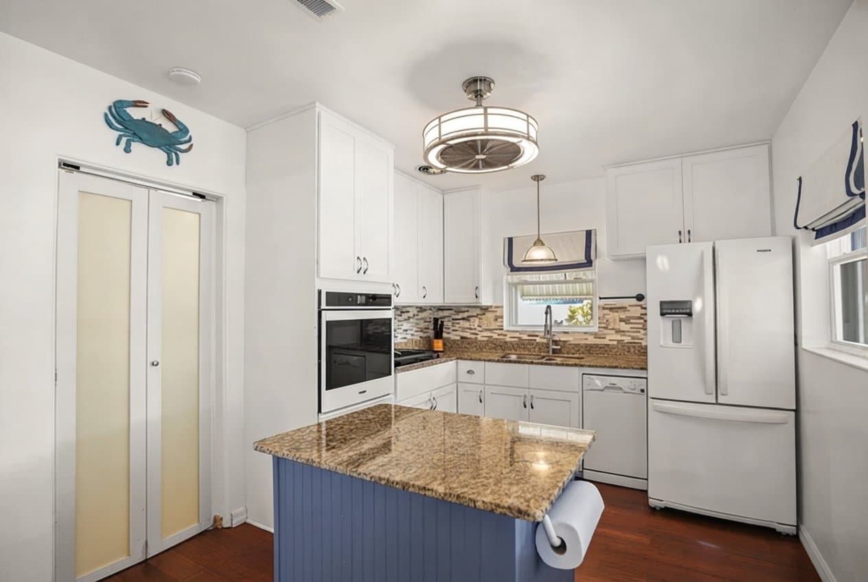 Clearwater House: 1121 Sunnydale Dr