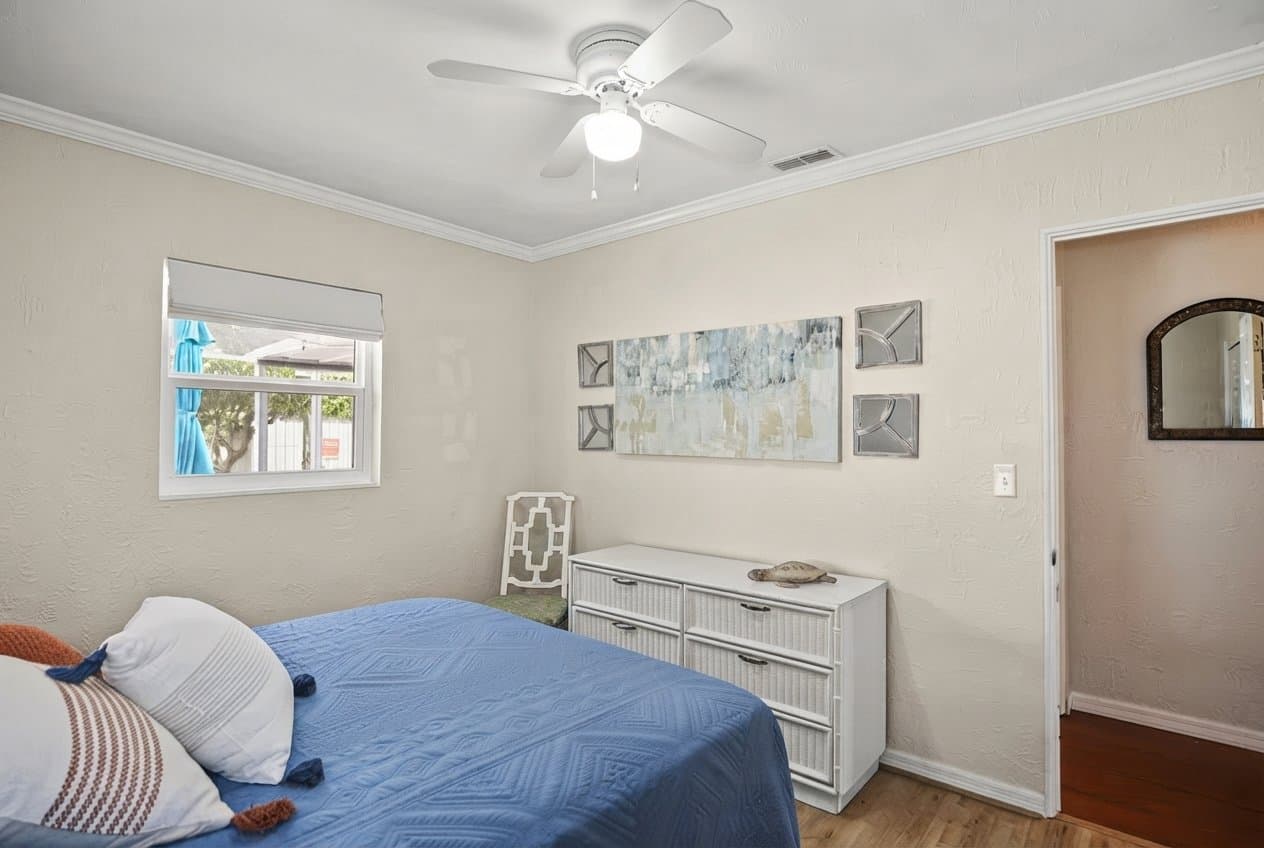 Clearwater House: 1121 Sunnydale Dr