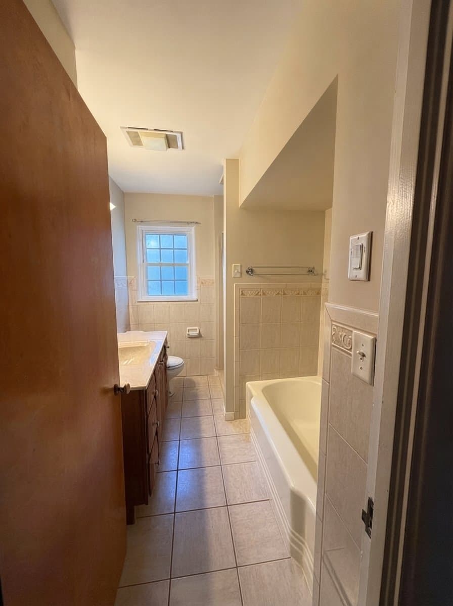 Bloomington House: 523 McGregor St
