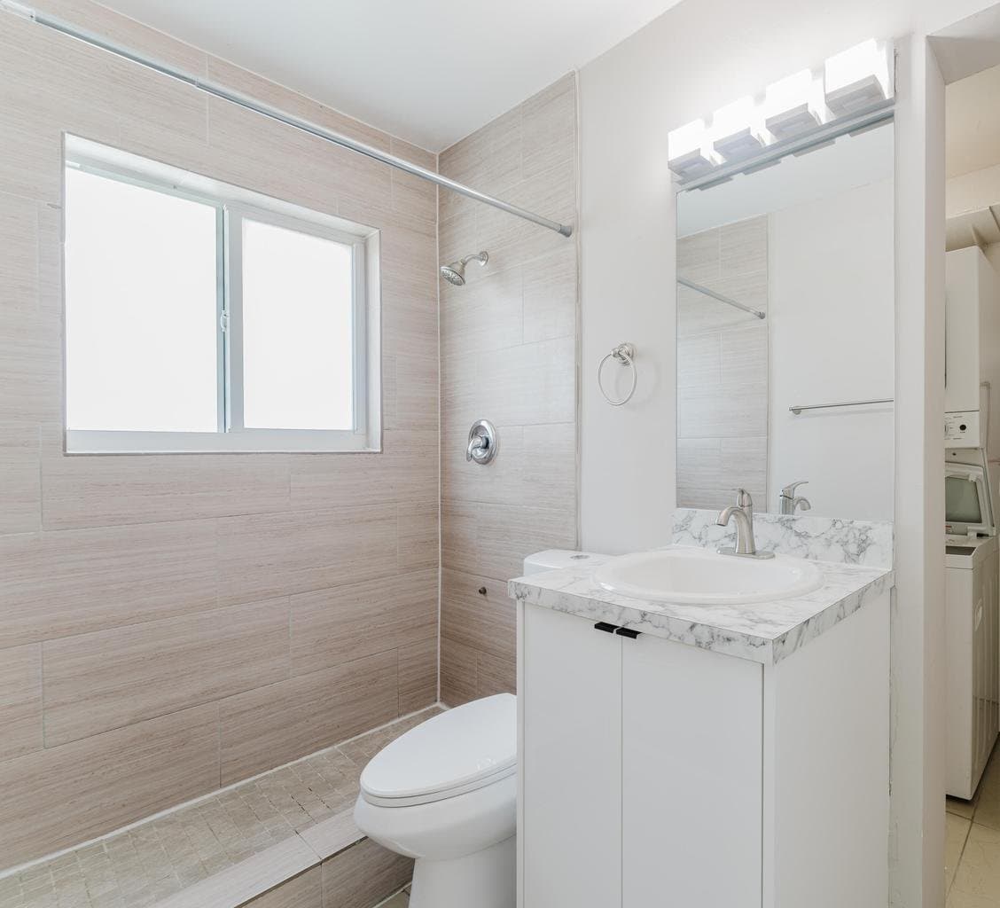 Boca Raton Apartment: 431 W Camino Real