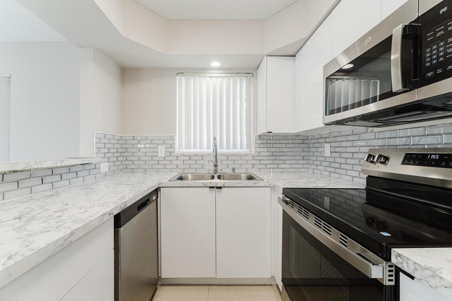 Boca Raton Apartment: 431 W Camino Real