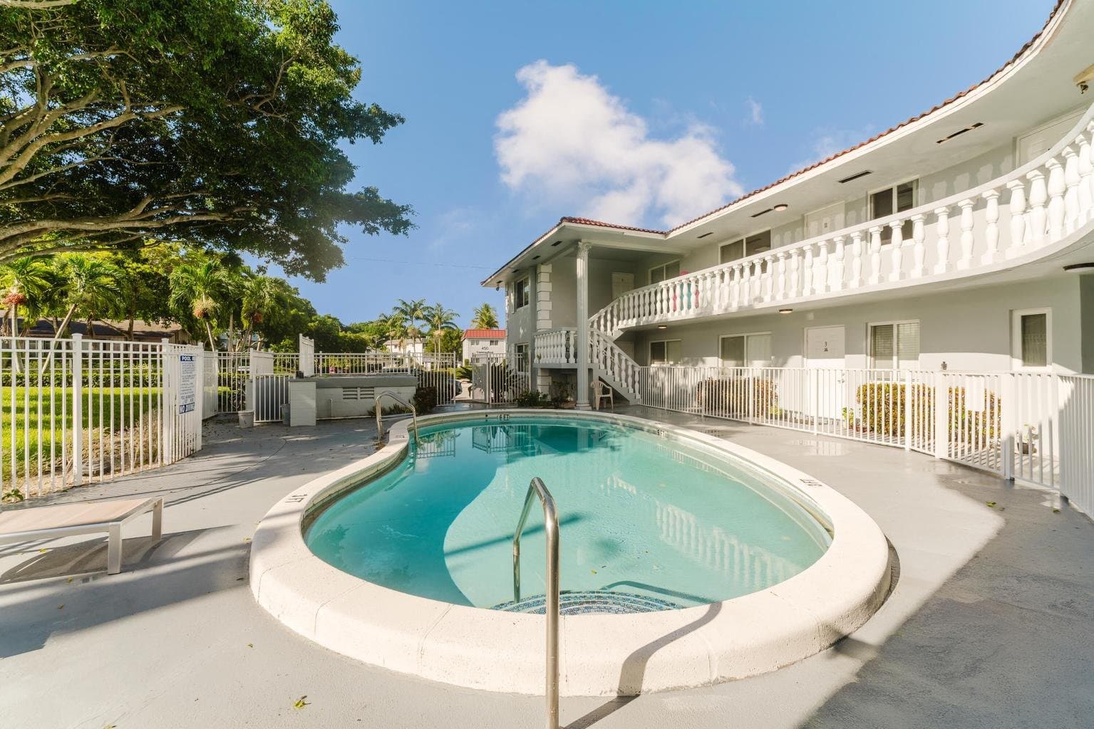 Boca Raton Apartment: 431 W Camino Real