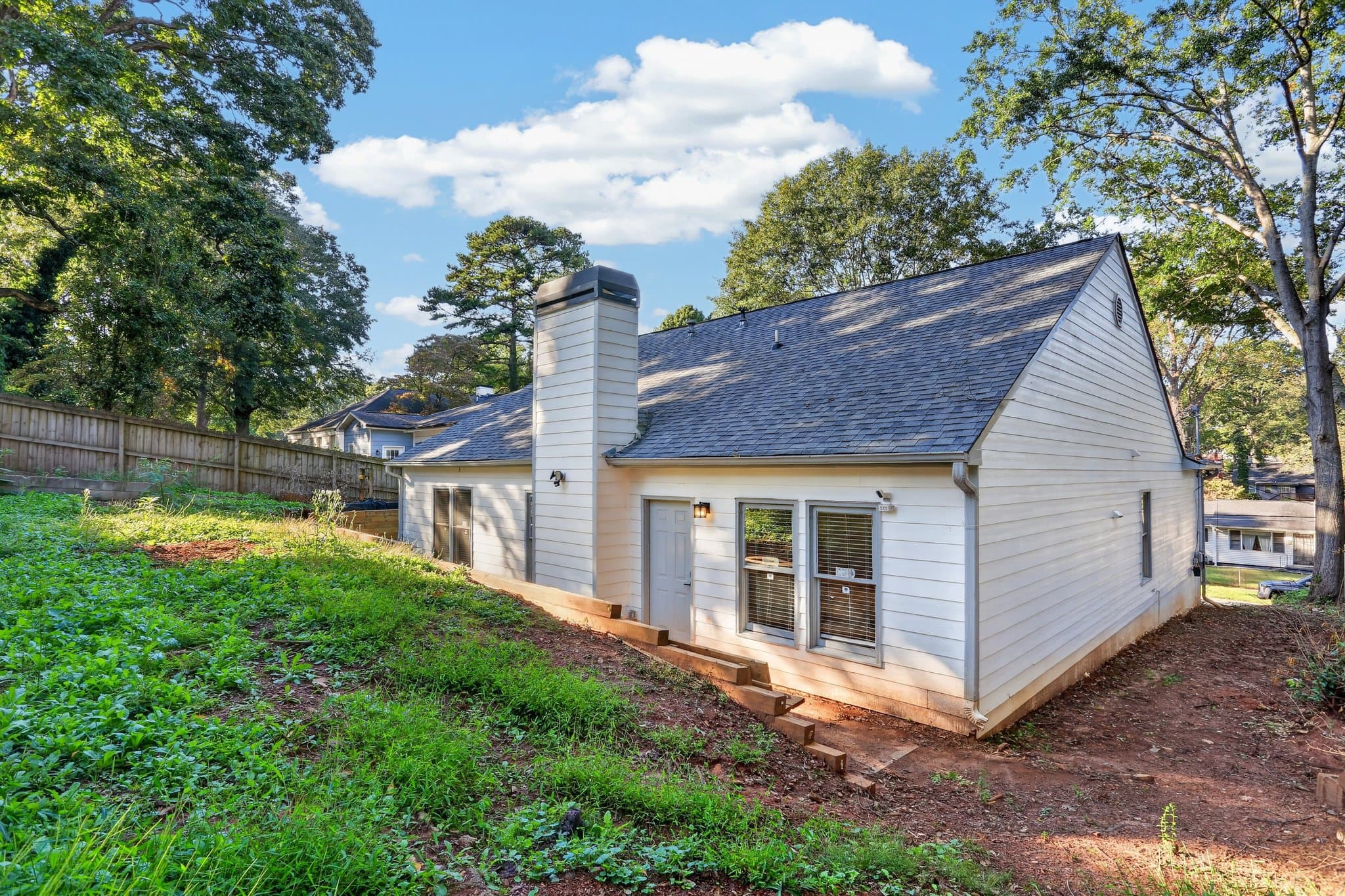 Atlanta House: 948 Byron Dr SW