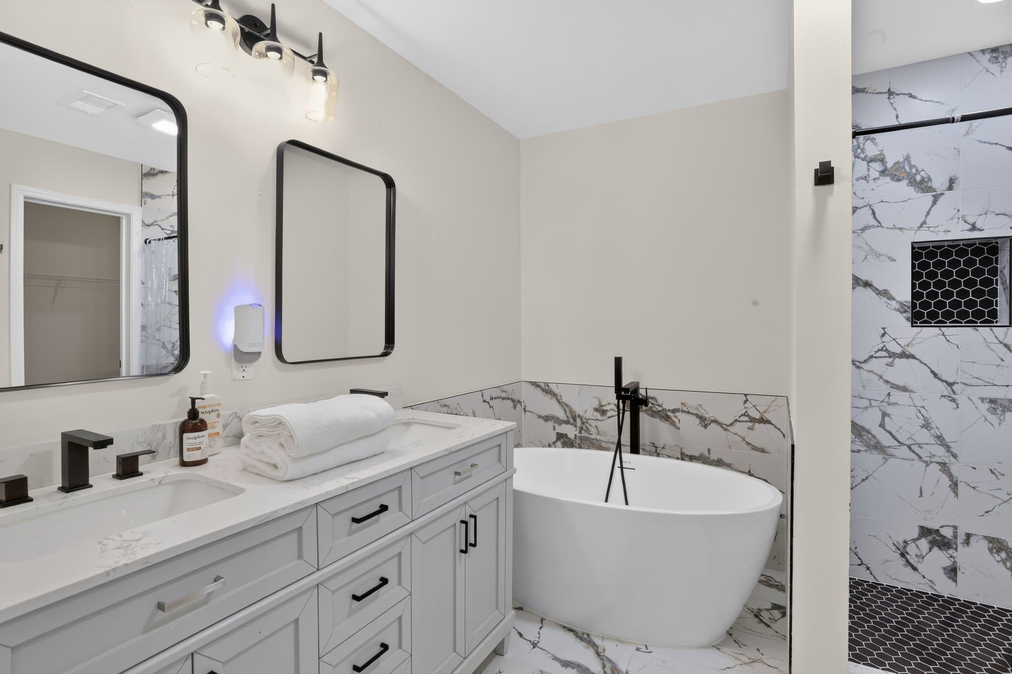 Atlanta House: 948 Byron Dr SW