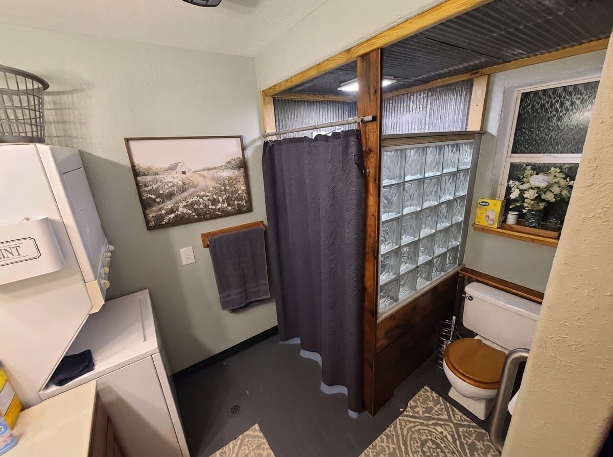 Dubuque Apartment: 2901 Hillcrest Rd