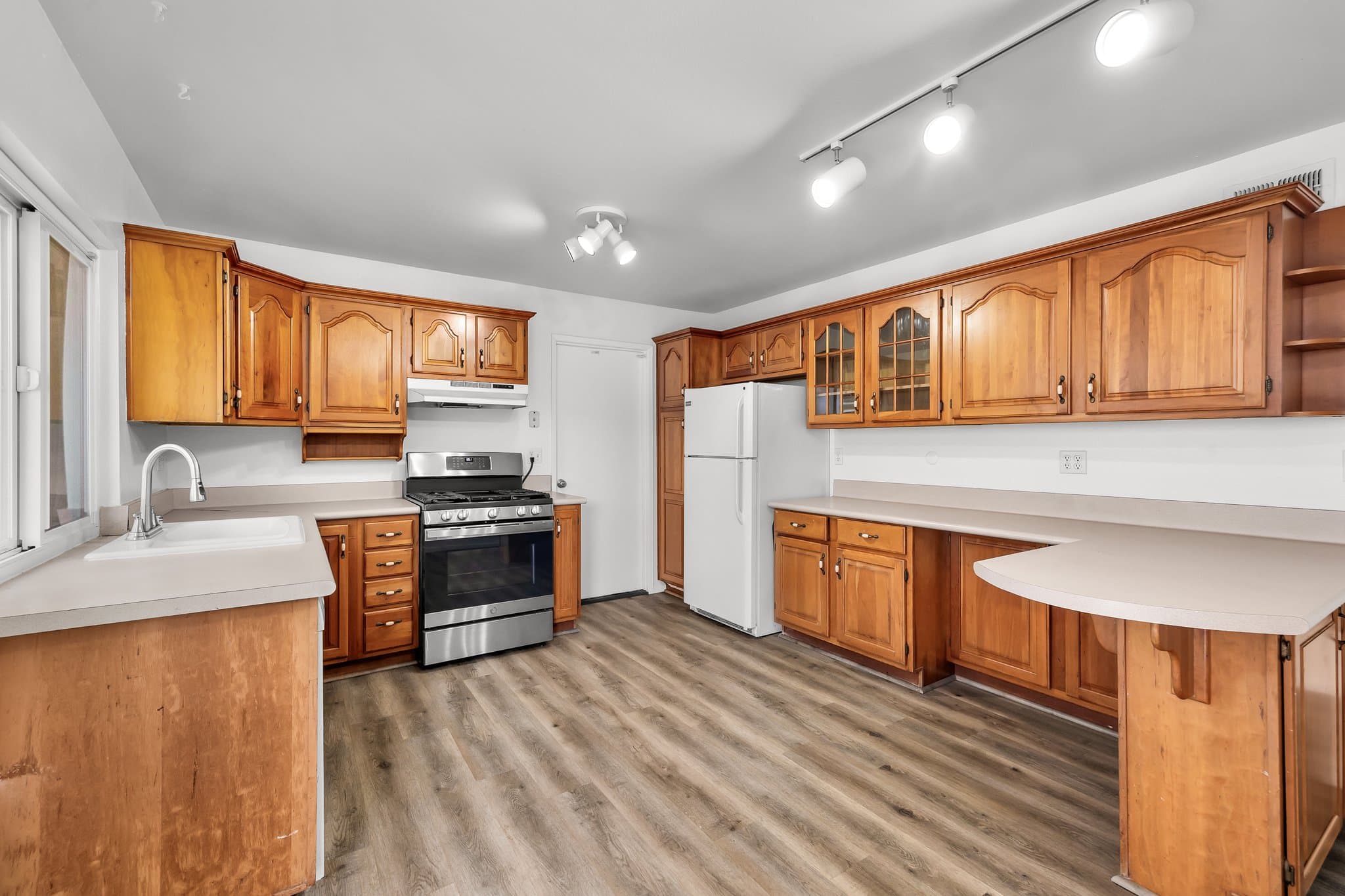 San Diego House: 7380 Steinbeck Ave