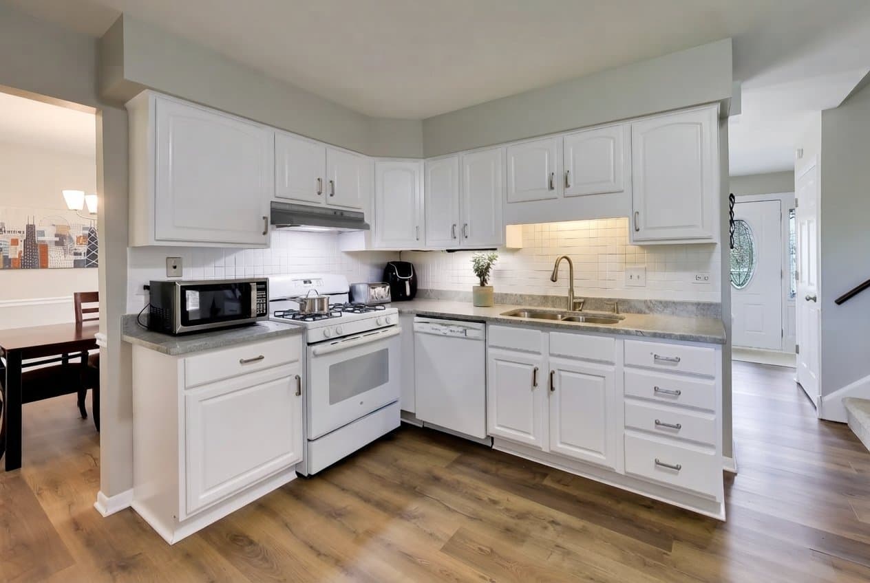 Naperville House: 24w680 Lakewood Dr