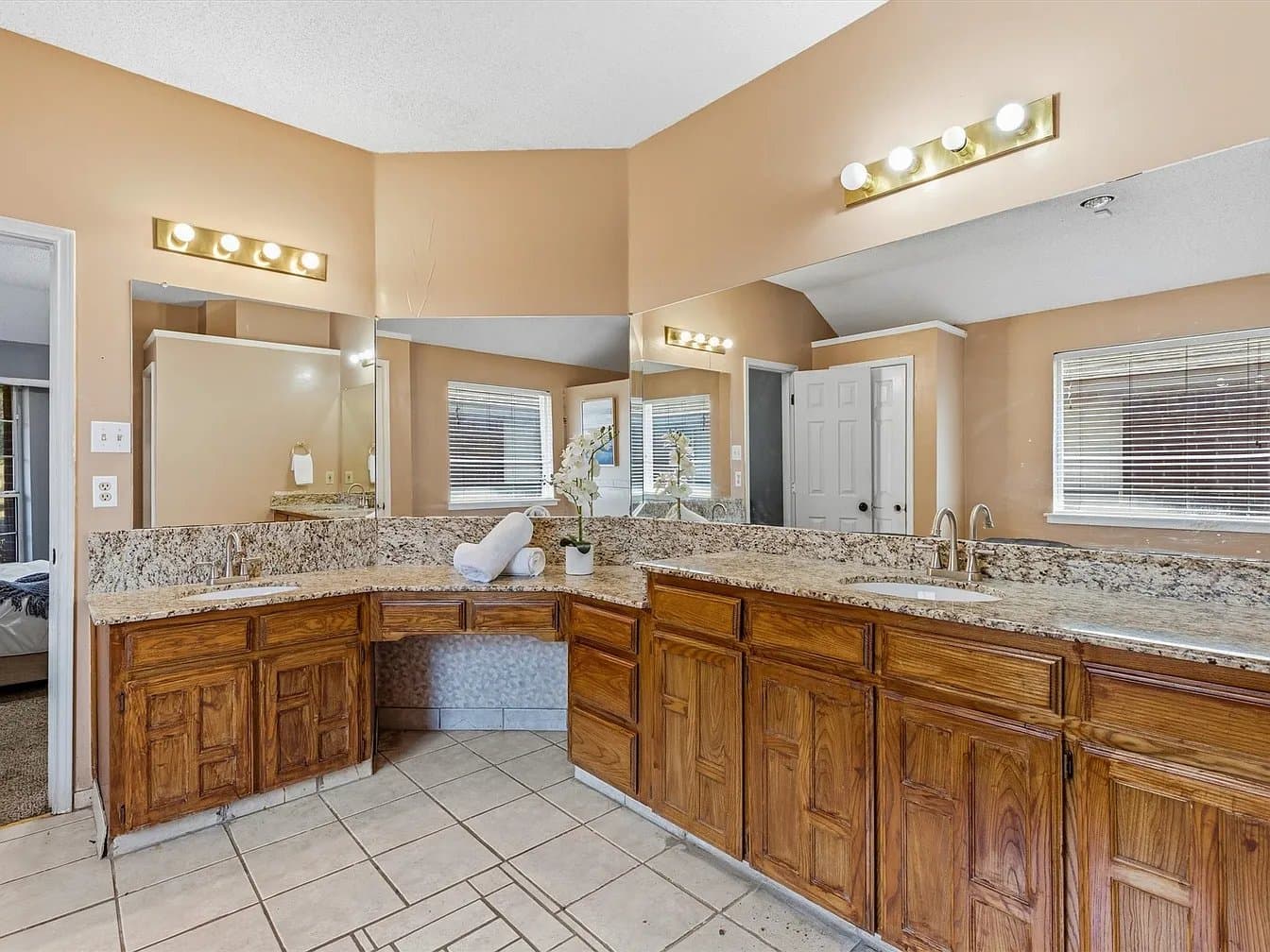 Mesquite House: 2324 Boardwalk Dr.