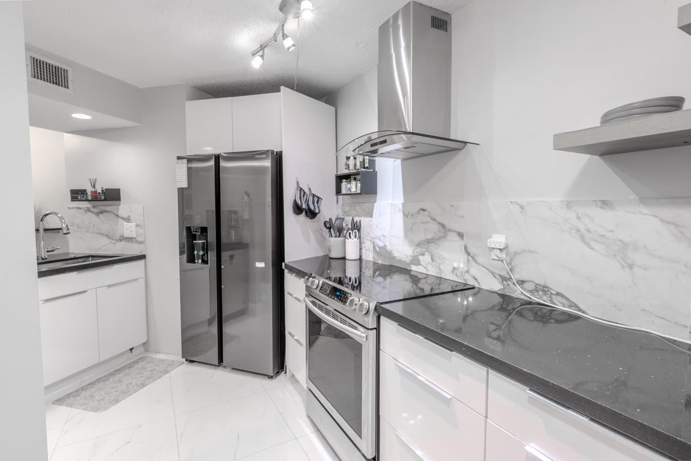 Plantation Condo: 10451 W Broward Blvd