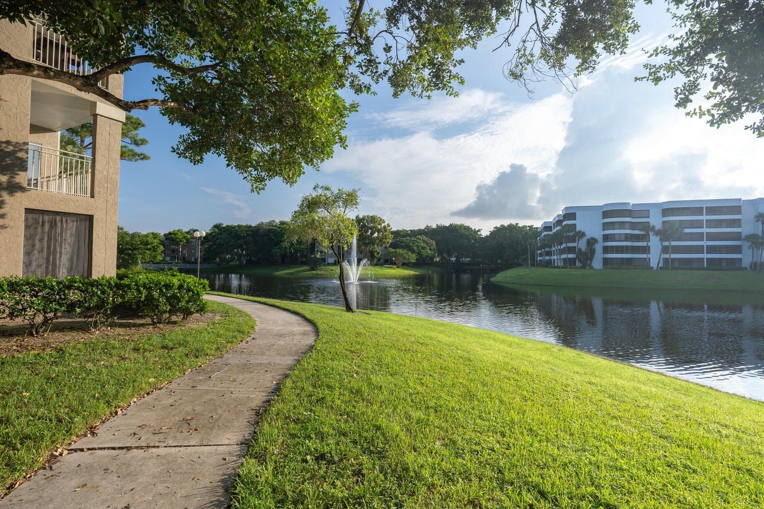 Delray Beach Condo: 1865 Palm Cove Blvd