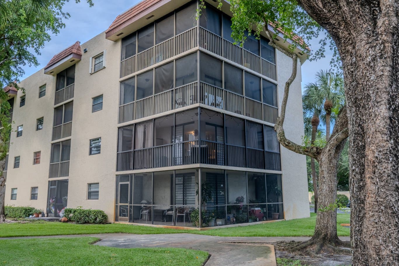Plantation Condo: 10451 W Broward Blvd