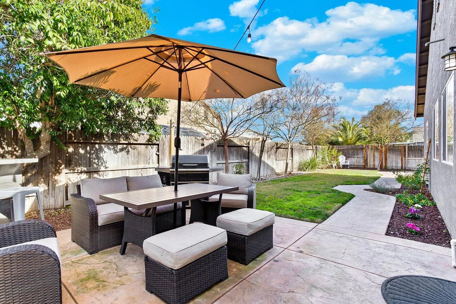 Hughson House: 6909 Prelude Ln