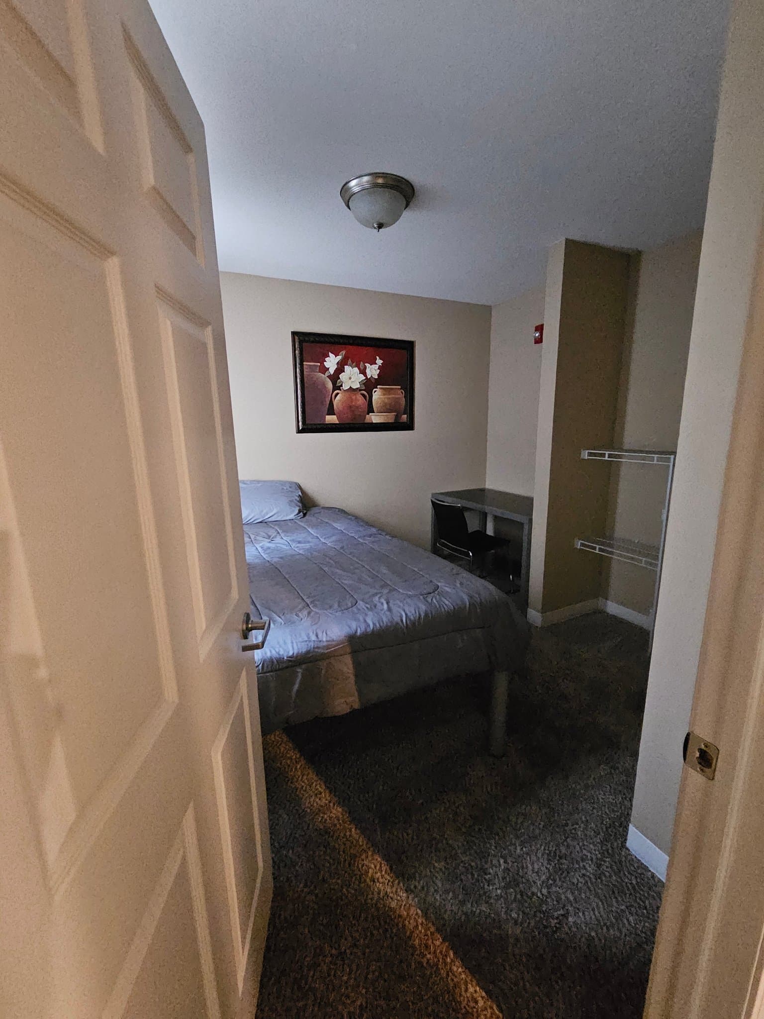 Marshfield Apartment: 2313 W 5th St