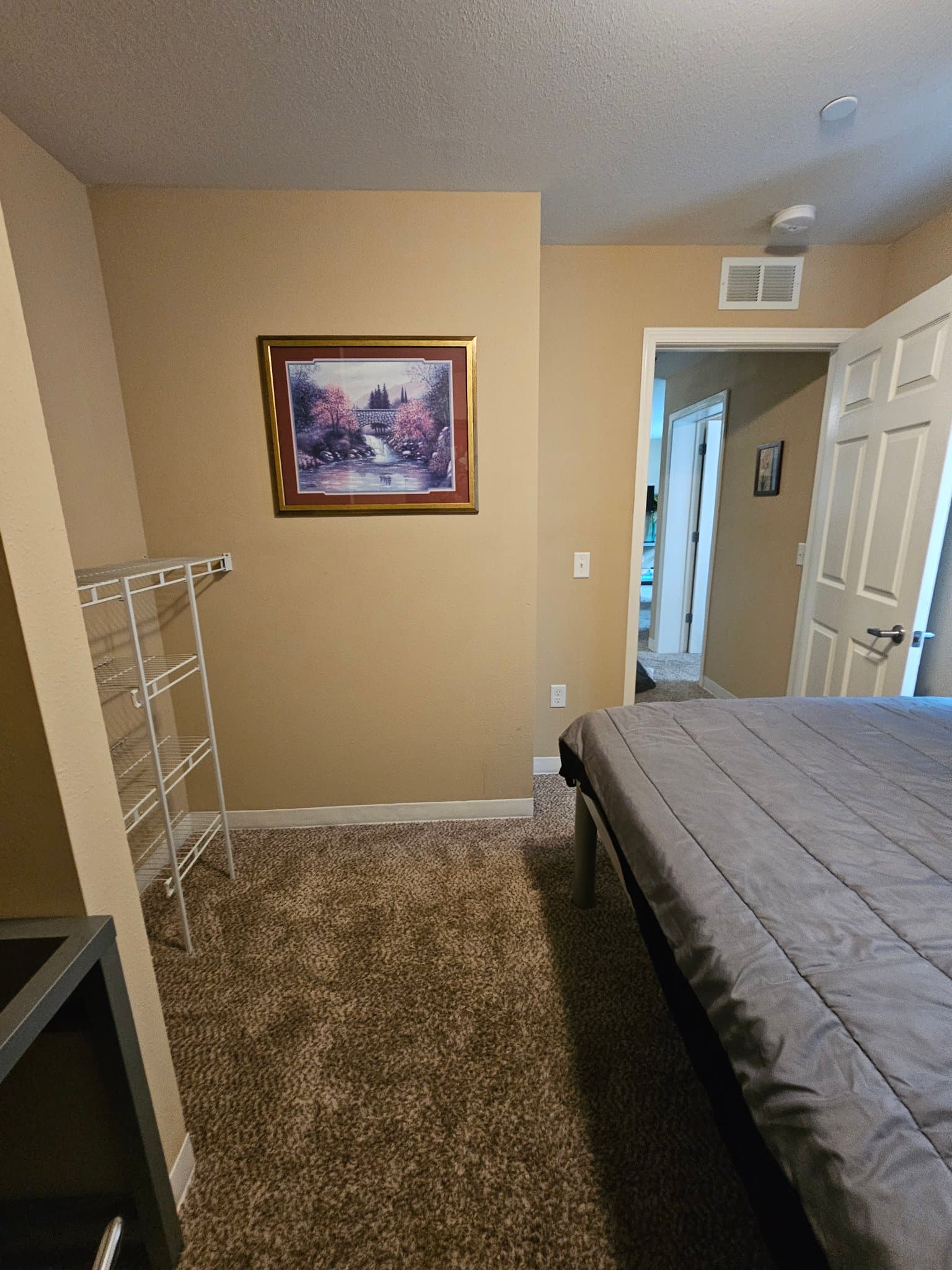 Marshfield Apartment: 2313 W 5th St