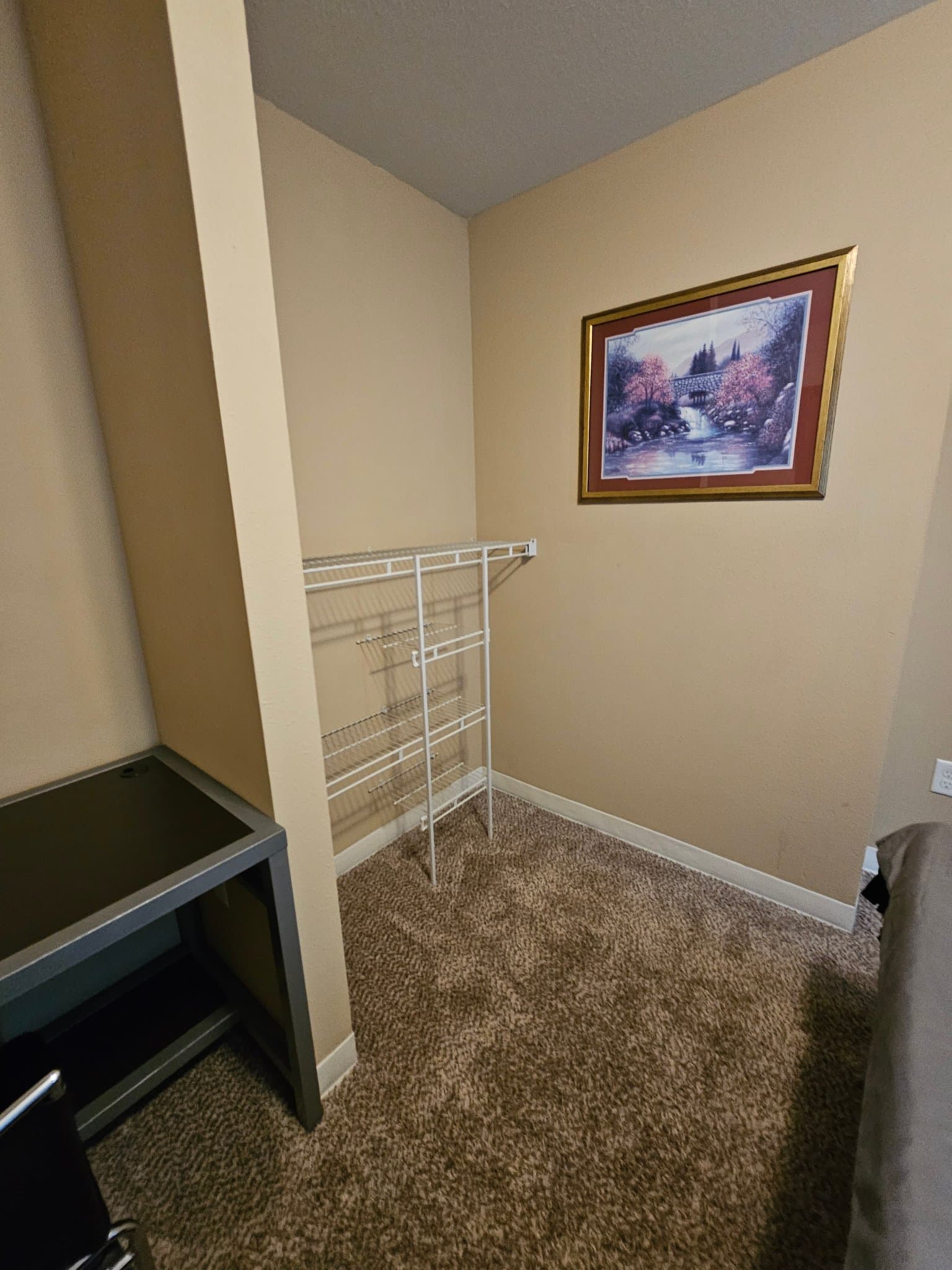 Marshfield Apartment: 2313 W 5th St