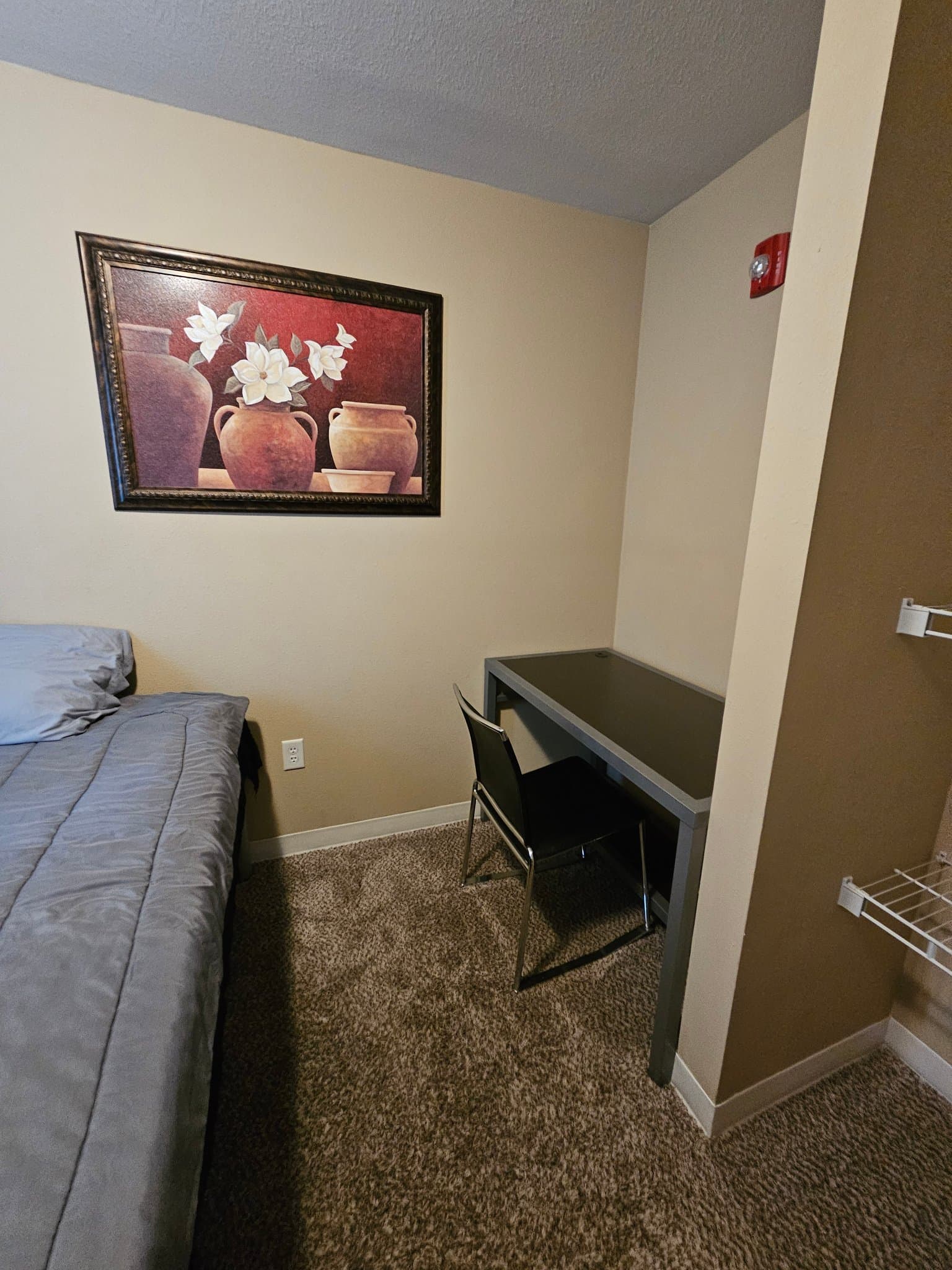 Marshfield Apartment: 2313 W 5th St