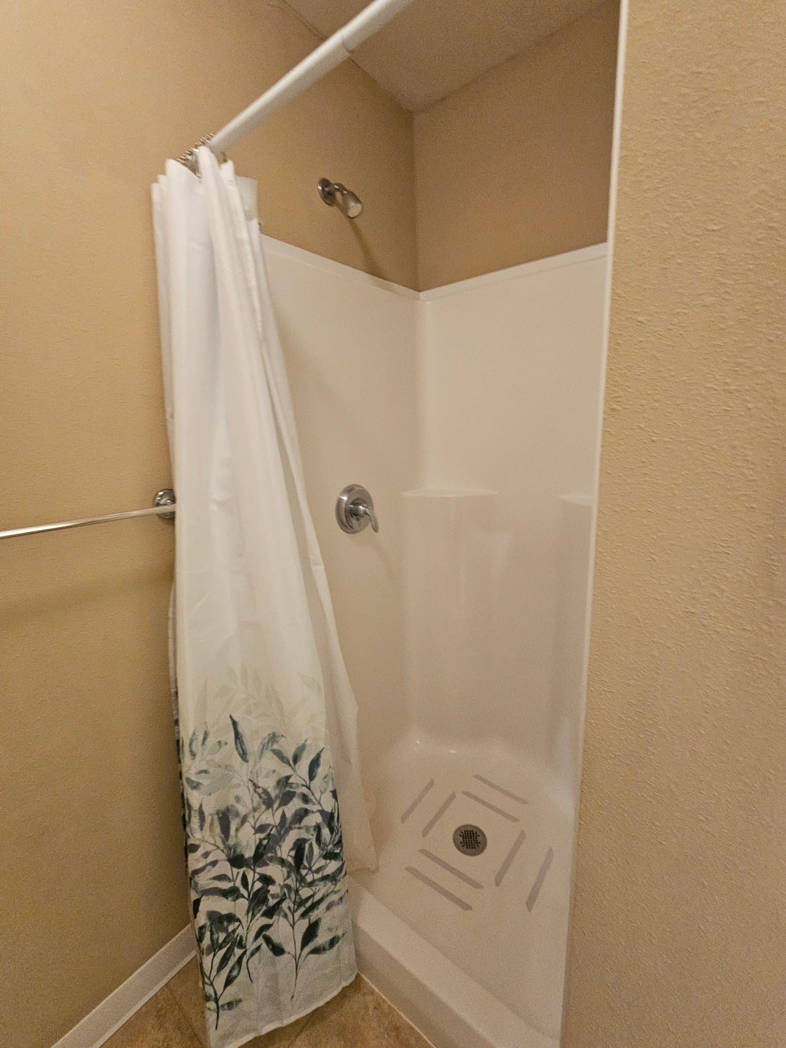 Marshfield Apartment: 2313 W 5th St