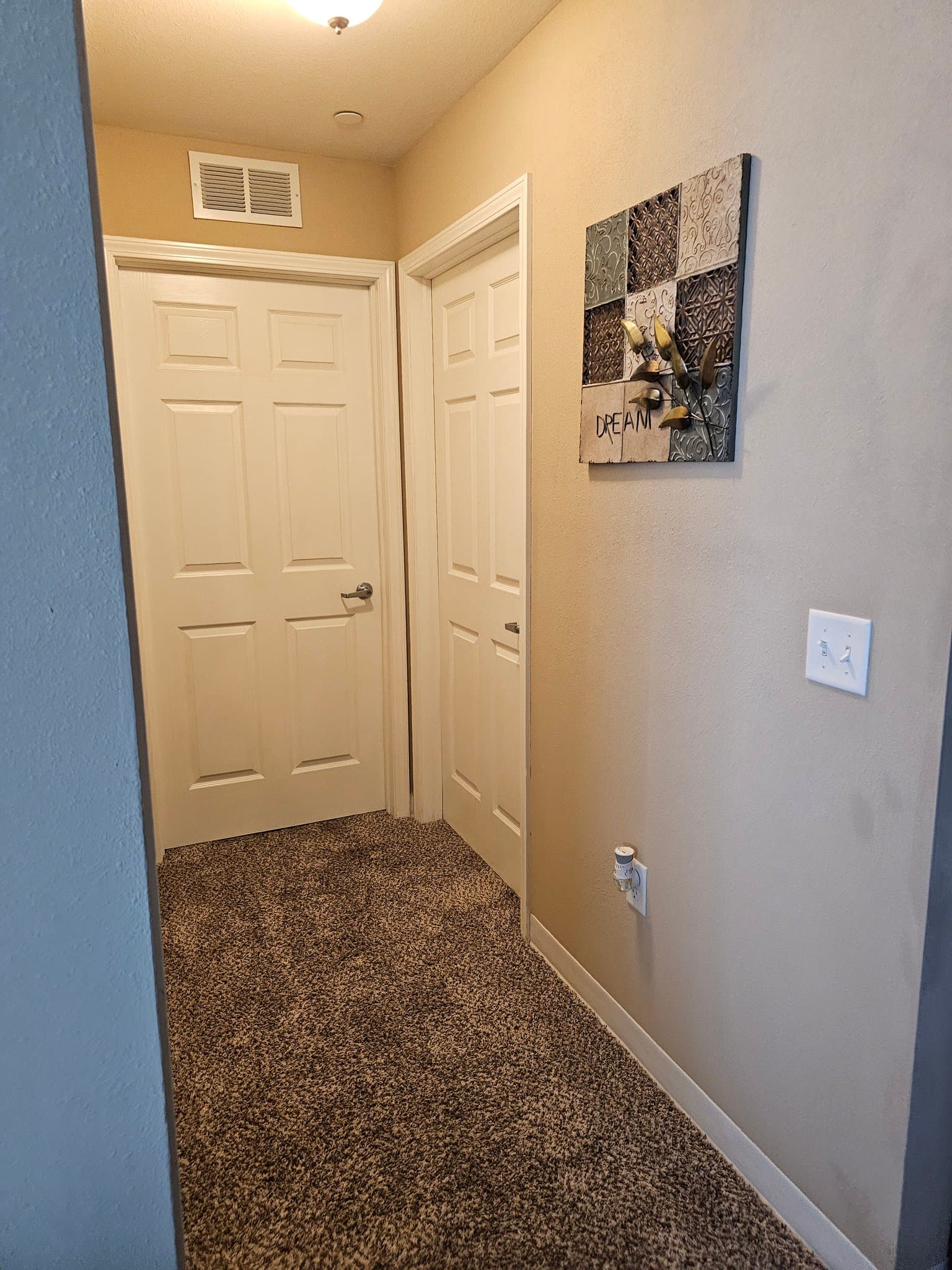 Marshfield Apartment: 2313 W 5th St