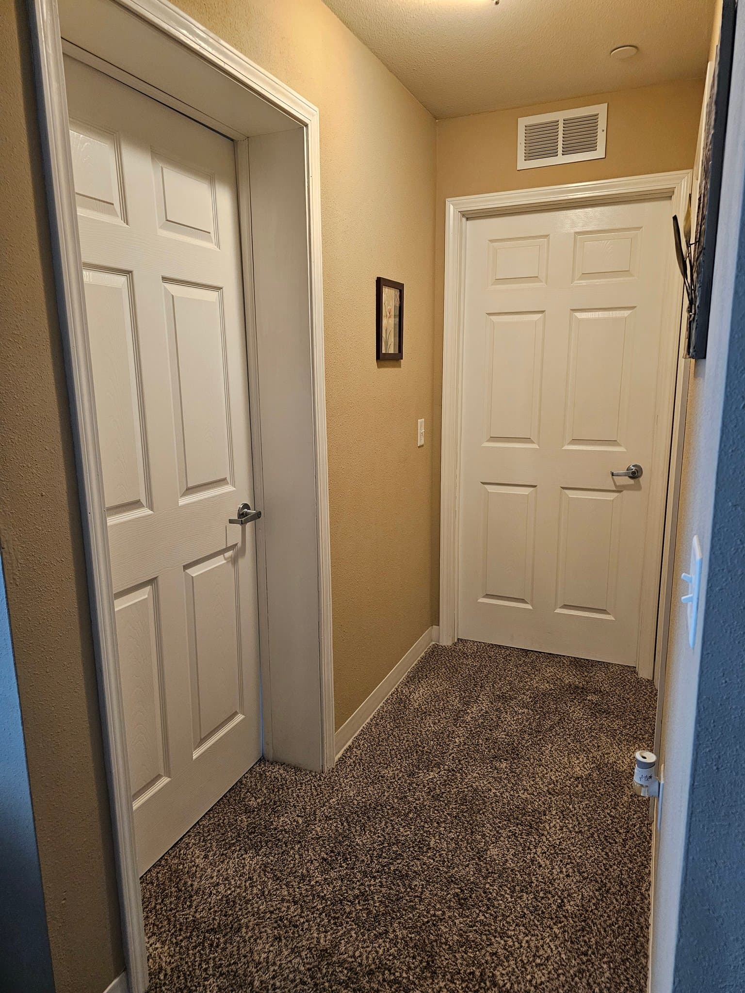 Marshfield Apartment: 2313 W 5th St