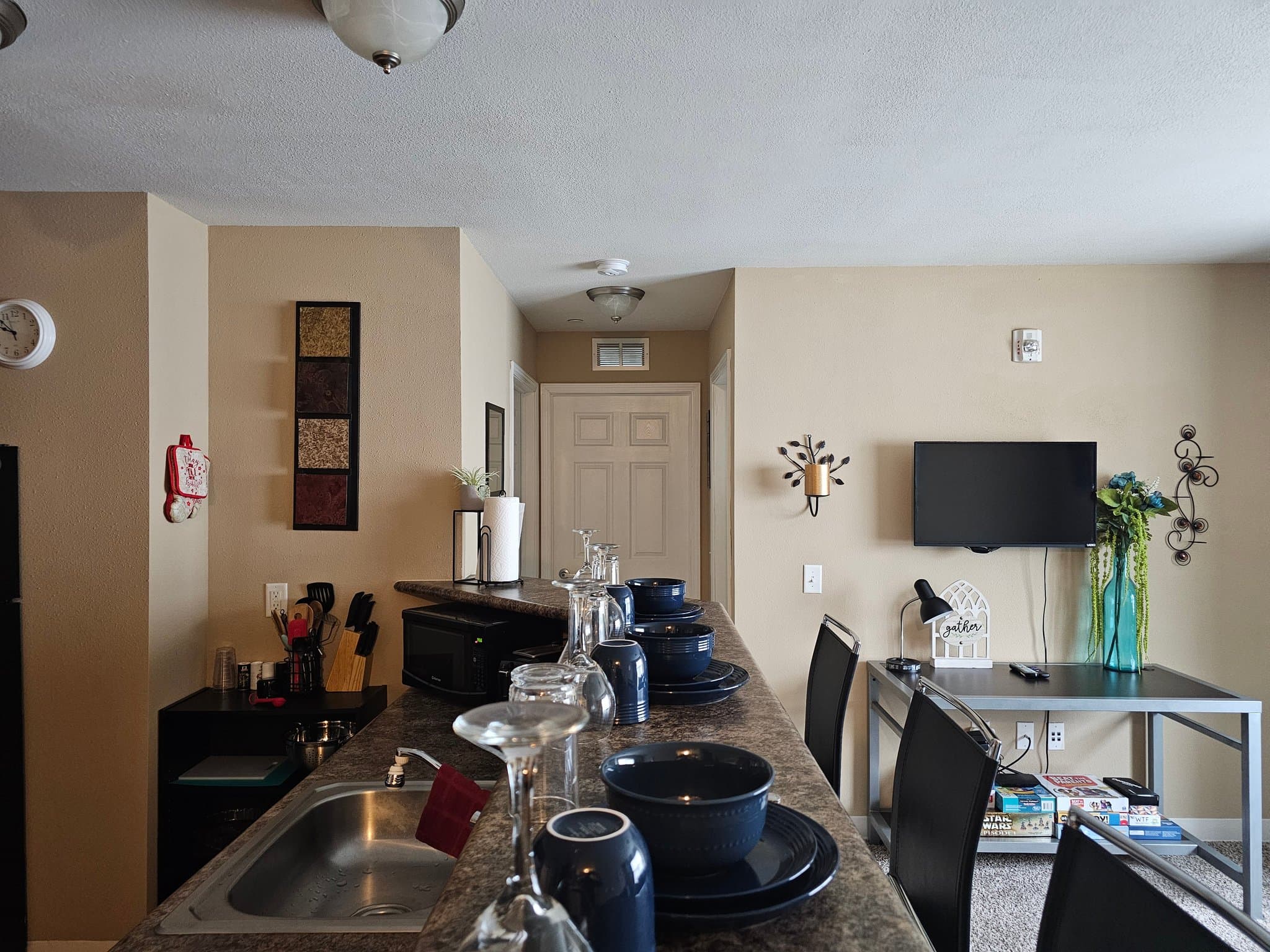 Marshfield Apartment: 2313 W 5th St