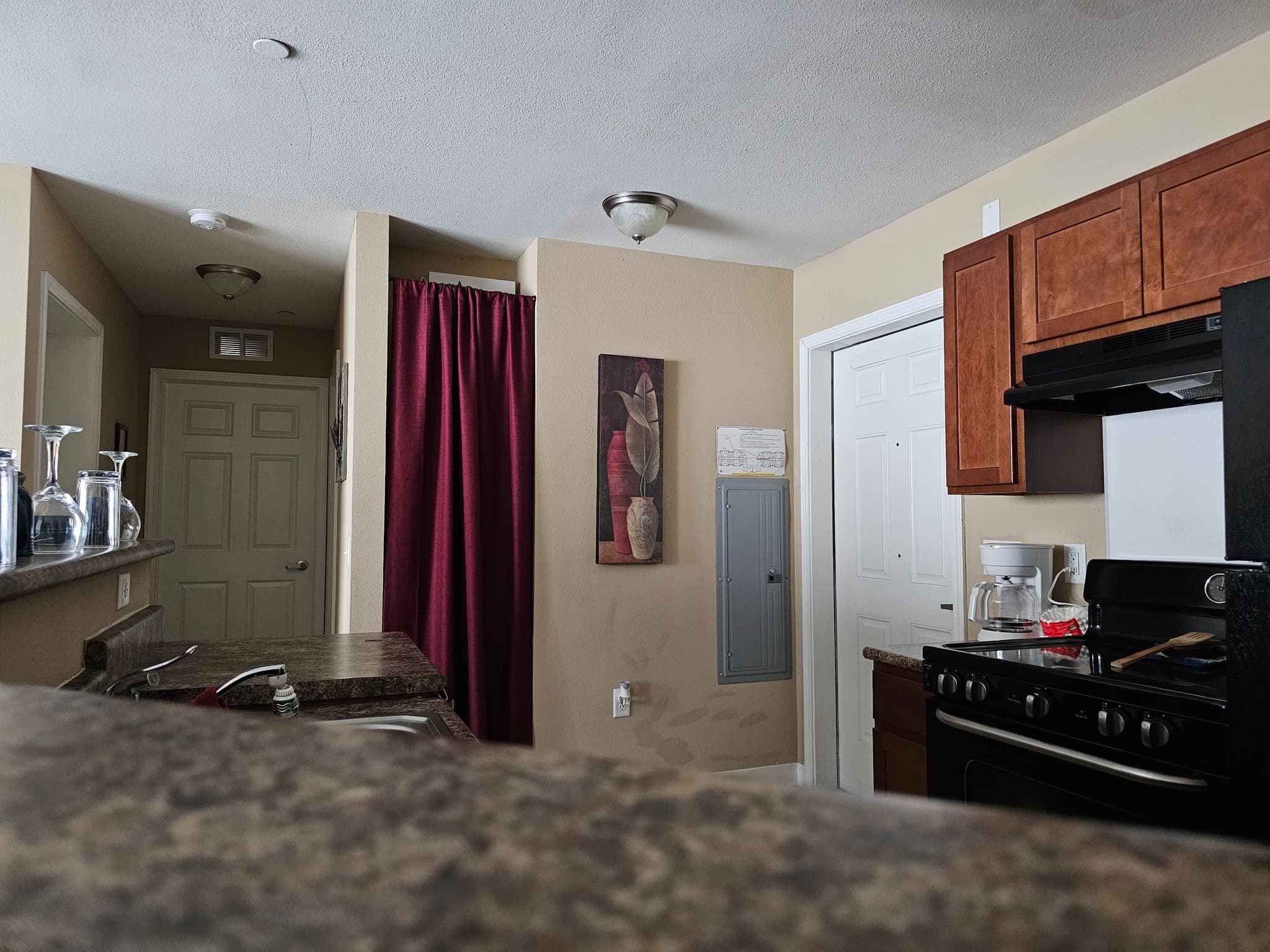 Marshfield Apartment: 2313 W 5th St