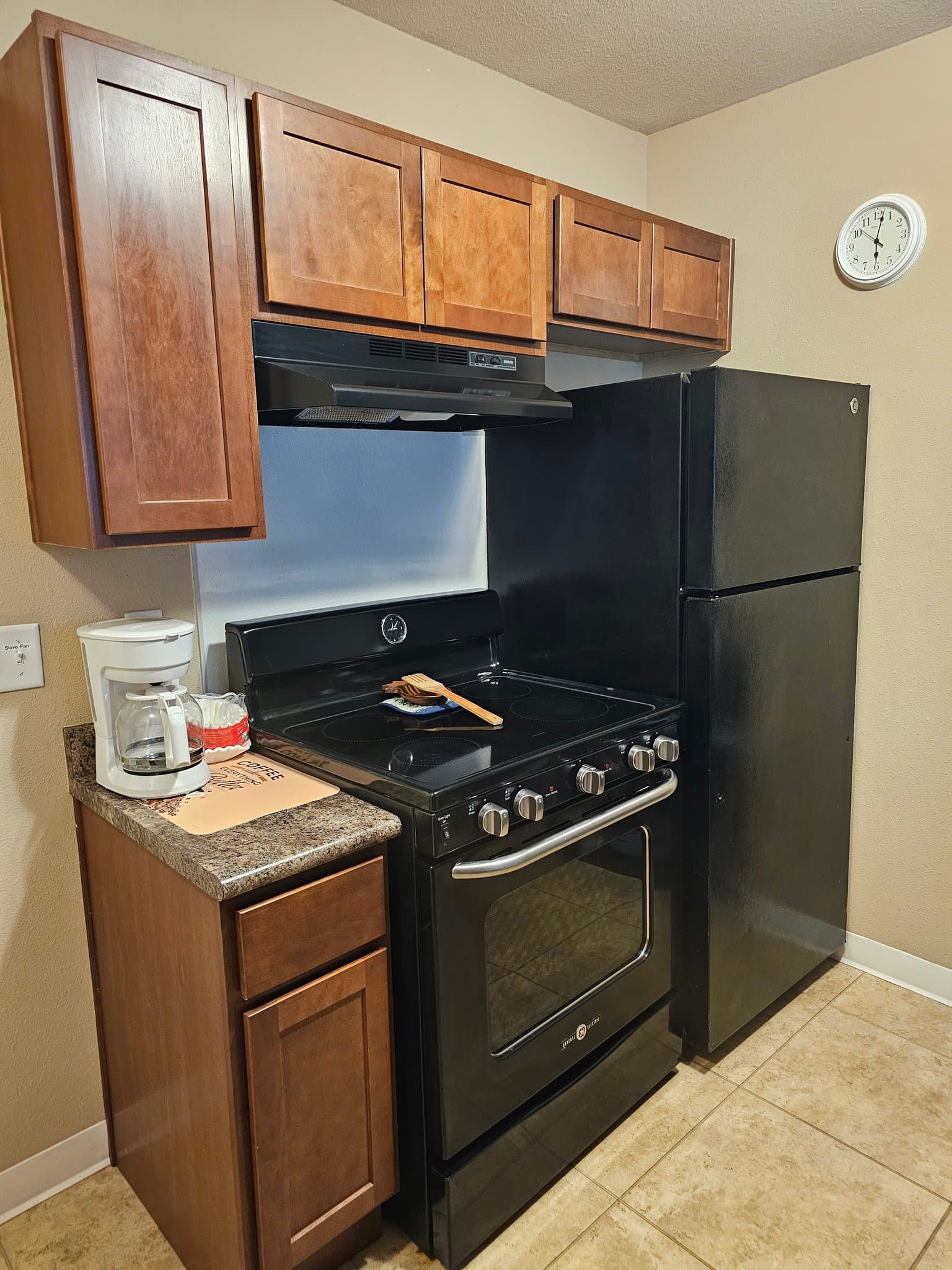 Marshfield Apartment: 2313 W 5th St