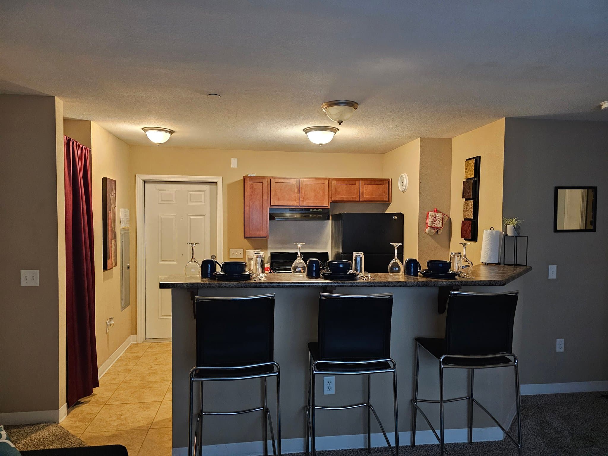 Marshfield Apartment: 2313 W 5th St