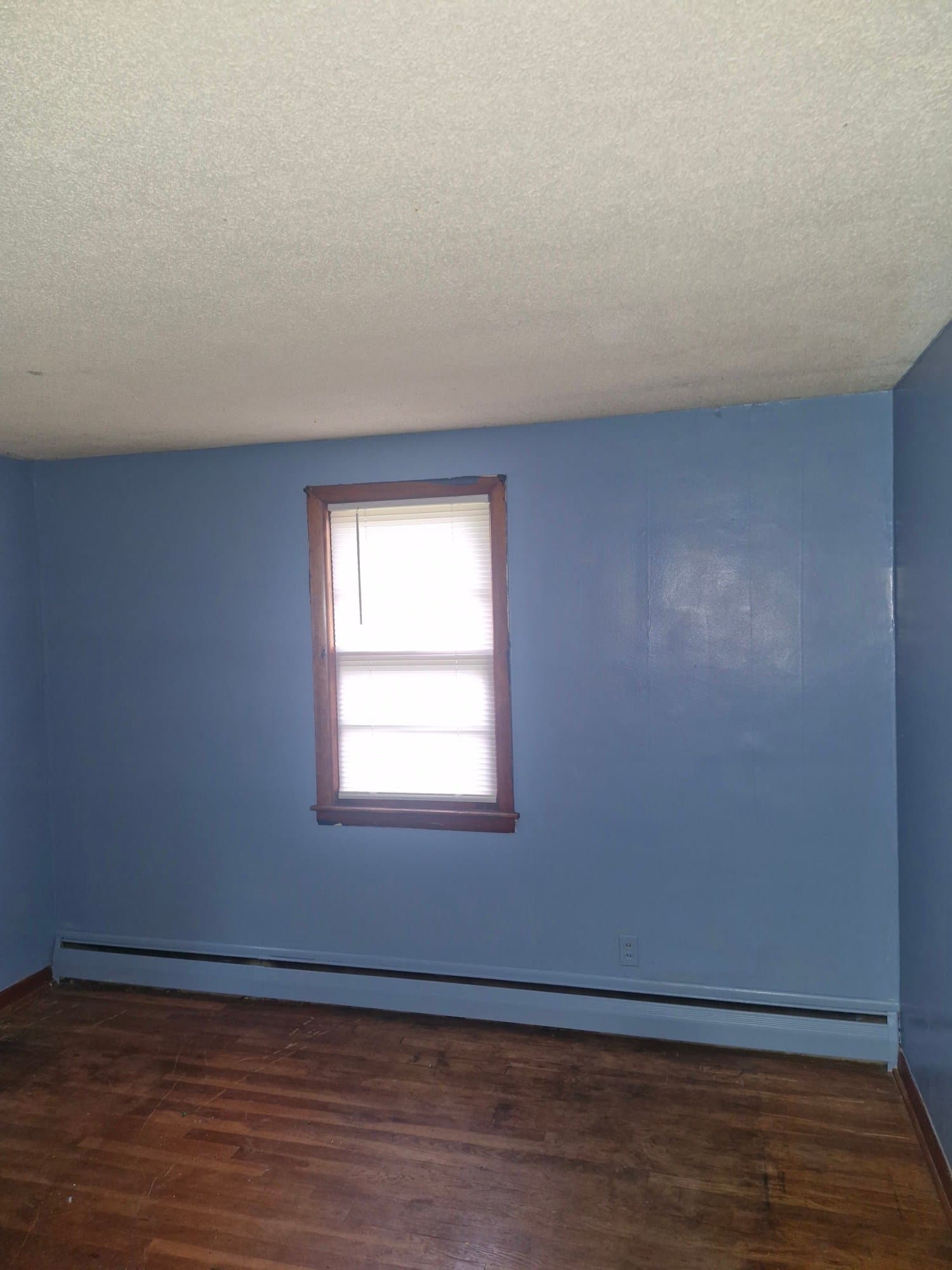 Springfield Single Room: 218 Navajo Rd