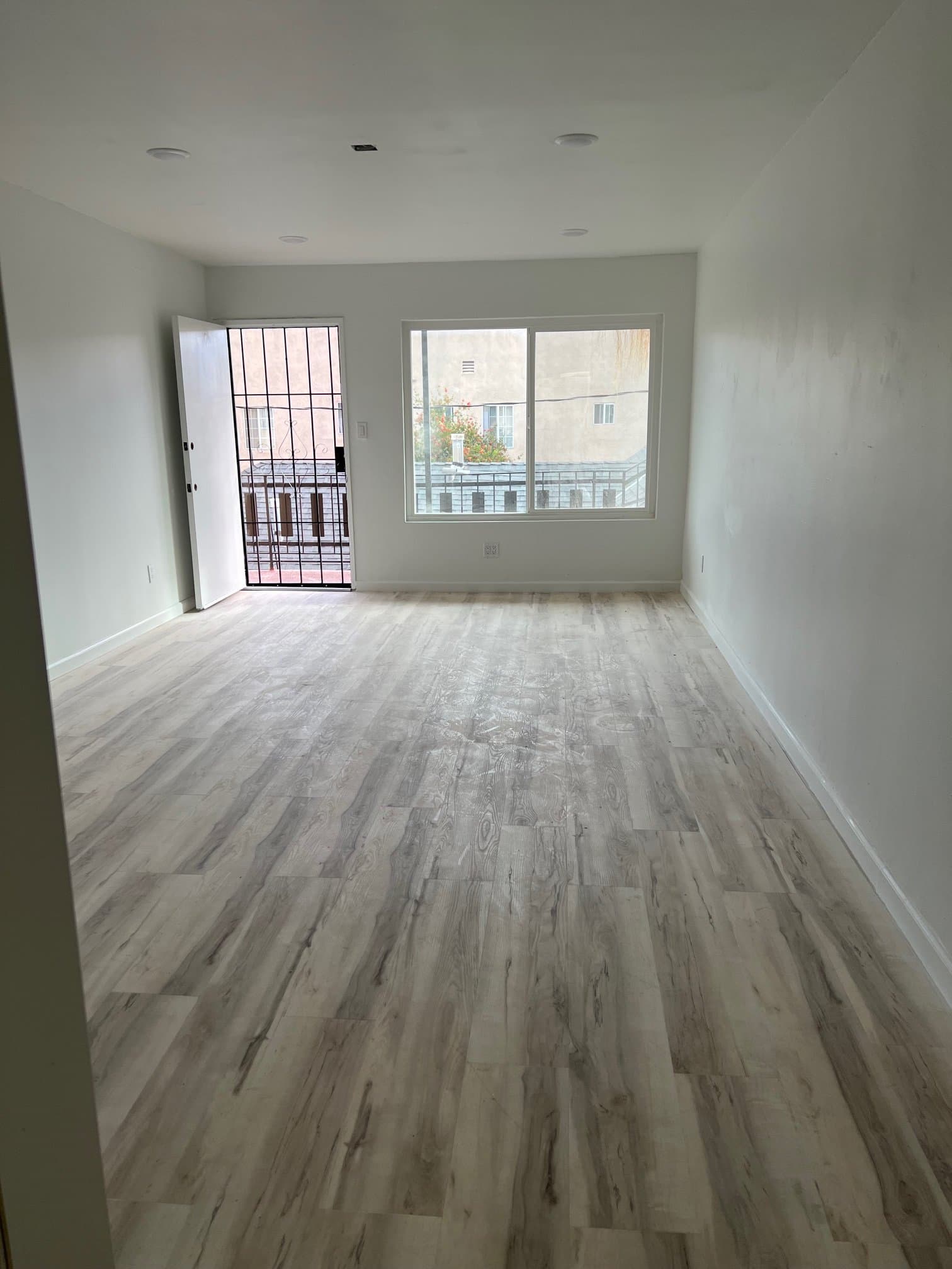 Los Angeles Apartment: 522 N Alexandria Ave