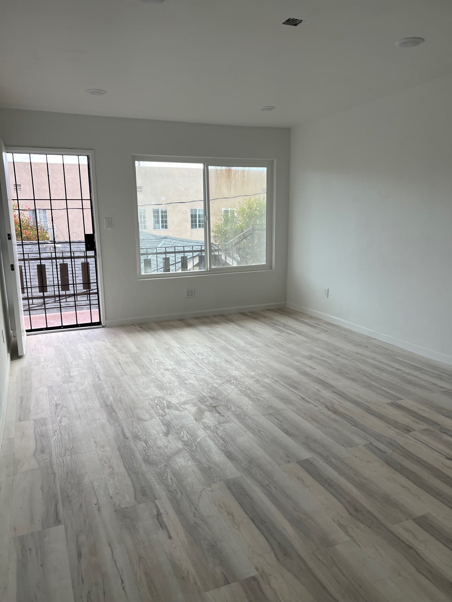 Los Angeles Apartment: 522 N Alexandria Ave