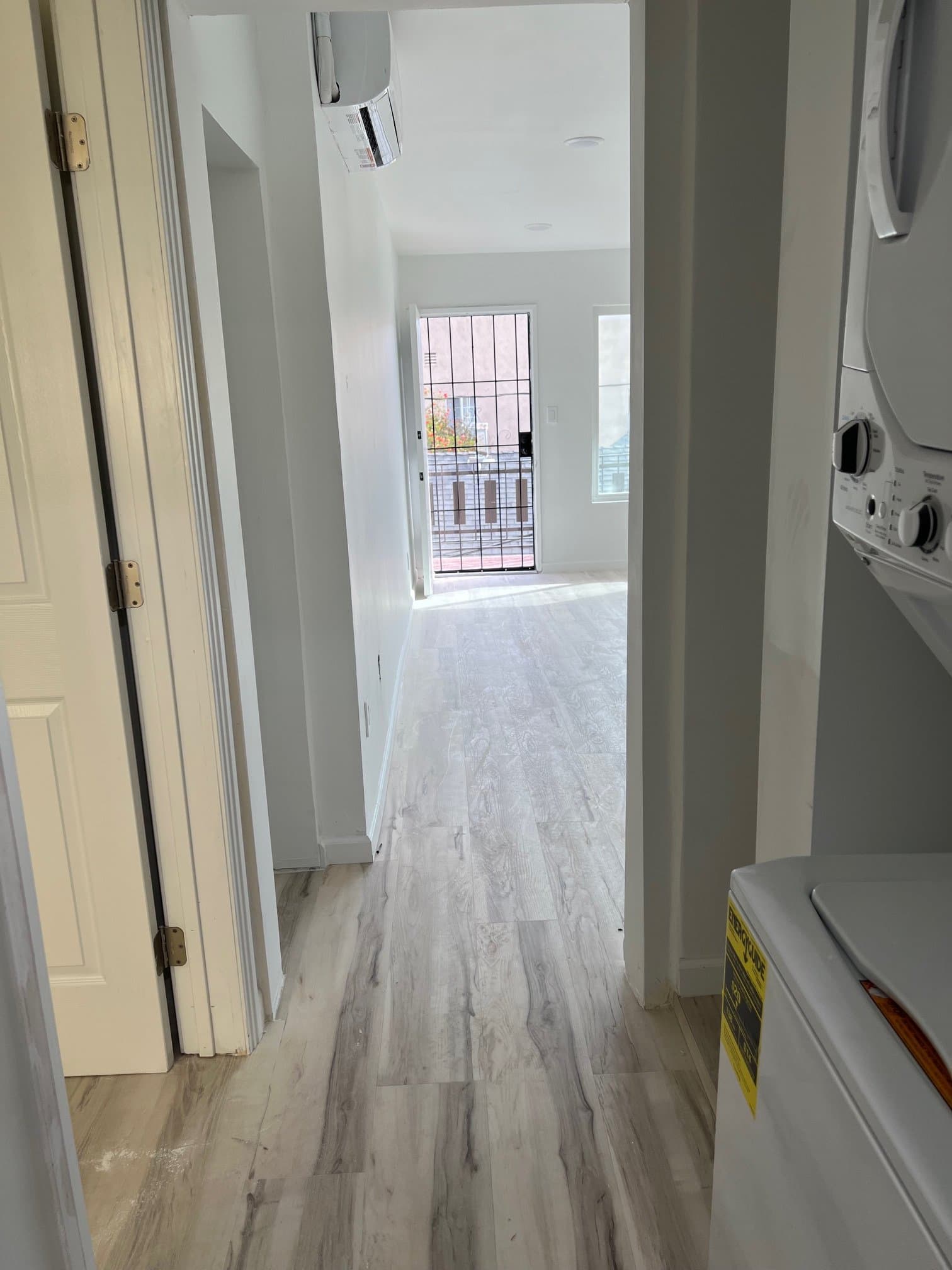 Los Angeles Apartment: 522 N Alexandria Ave