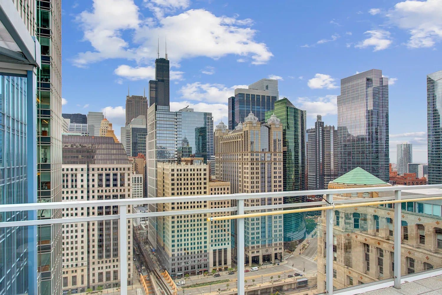Chicago Condo: 169 W Kinzie