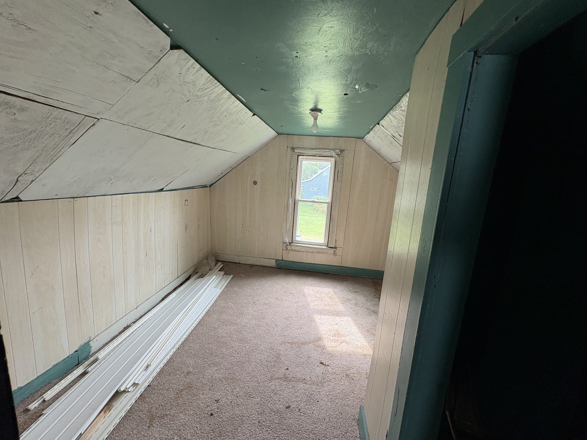 Moweaqua House: 221 E Cherry St