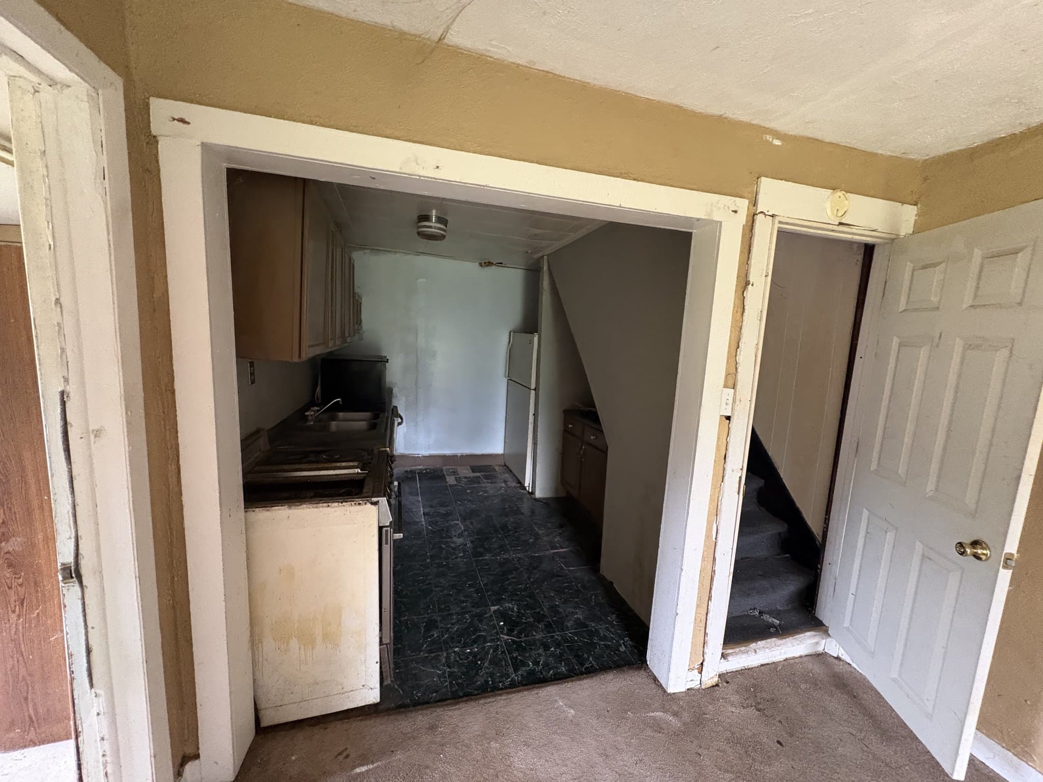Moweaqua House: 221 E Cherry St