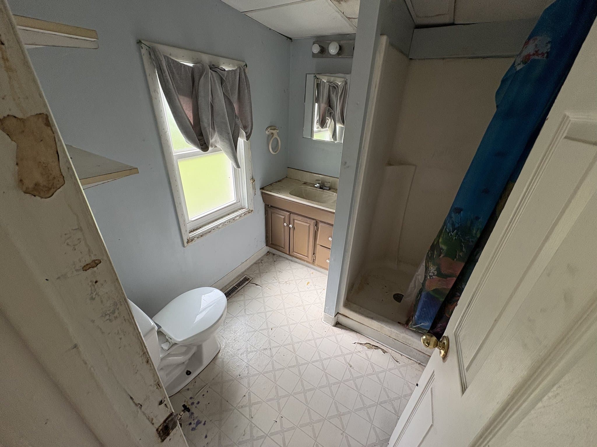 Moweaqua House: 221 E Cherry St