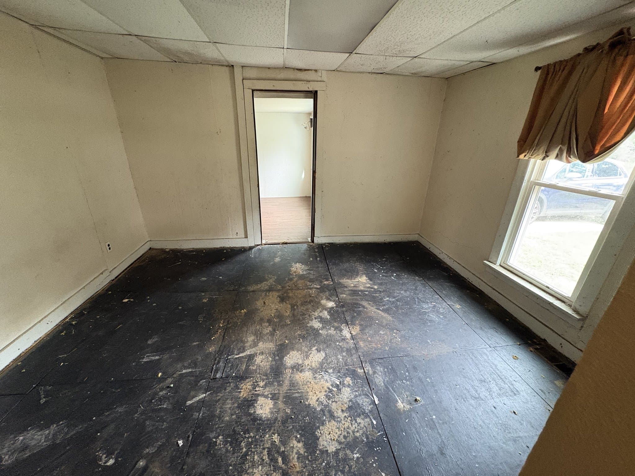 Moweaqua House: 221 E Cherry St