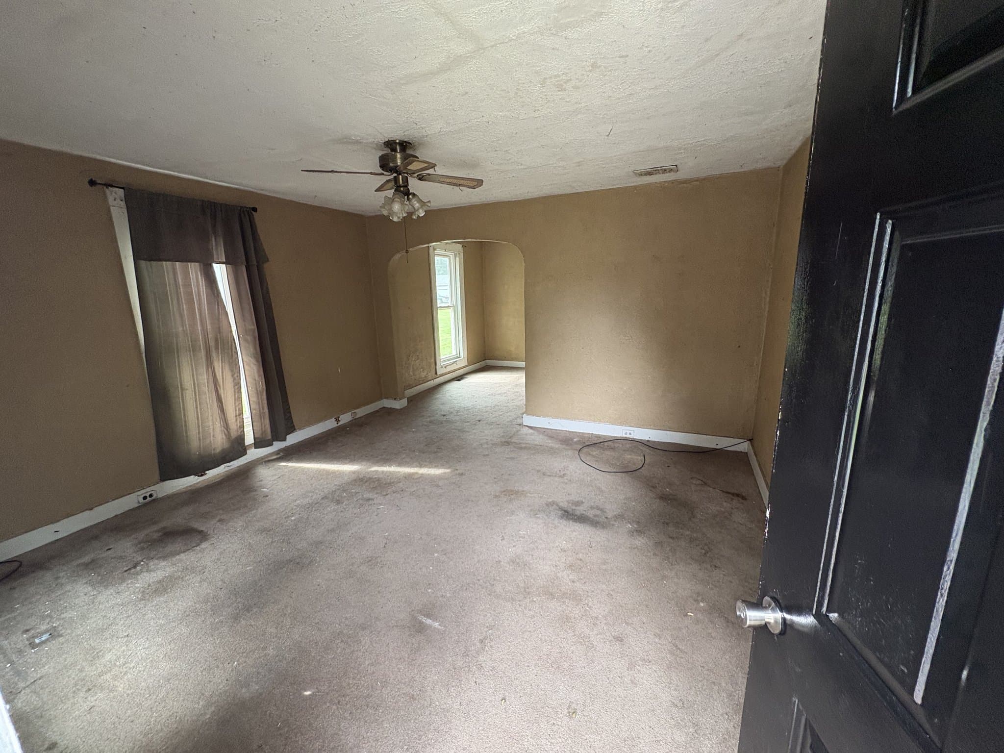 Moweaqua House: 221 E Cherry St