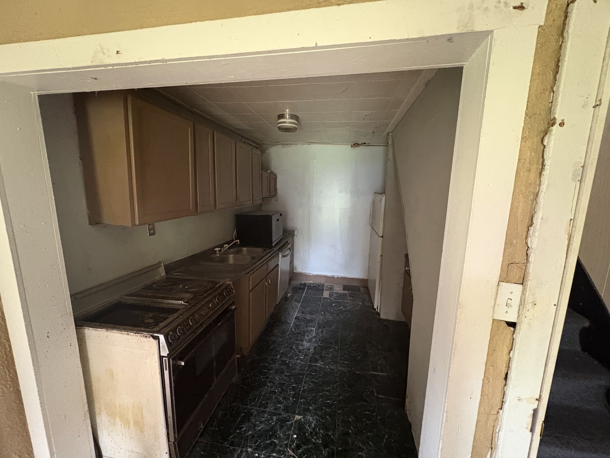 Moweaqua House: 221 E Cherry St