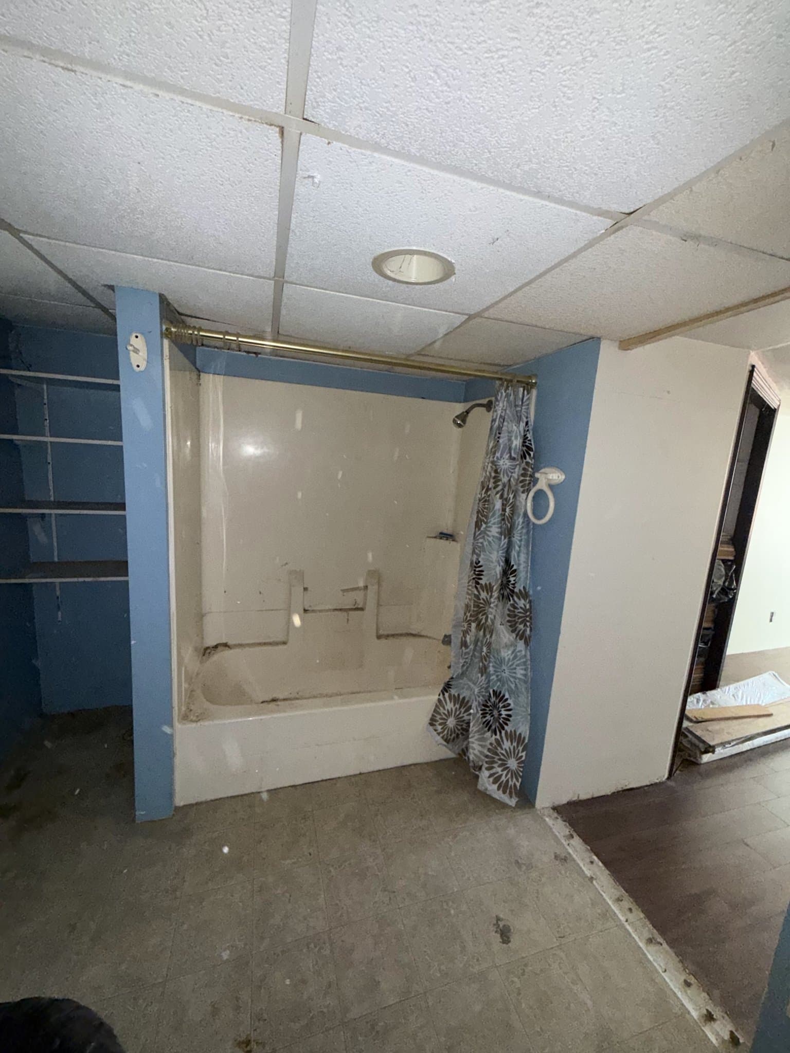 Moweaqua House: 221 E Cherry St