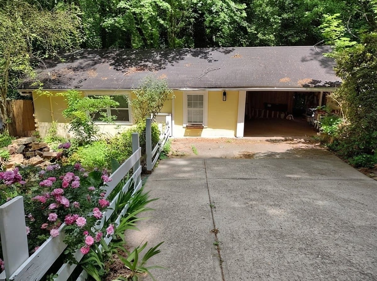 Pine Lake Condo: 483 Spruce Dr