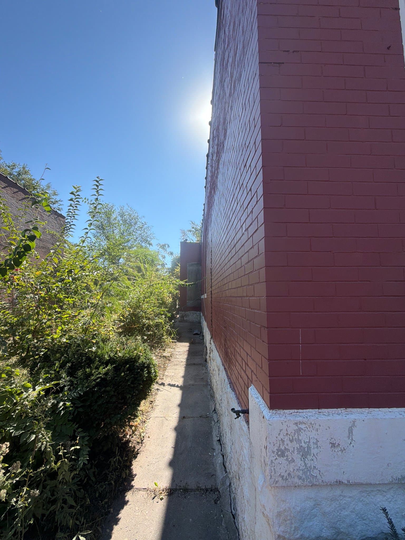 St. Louis House: 2028 E Prairie Ave