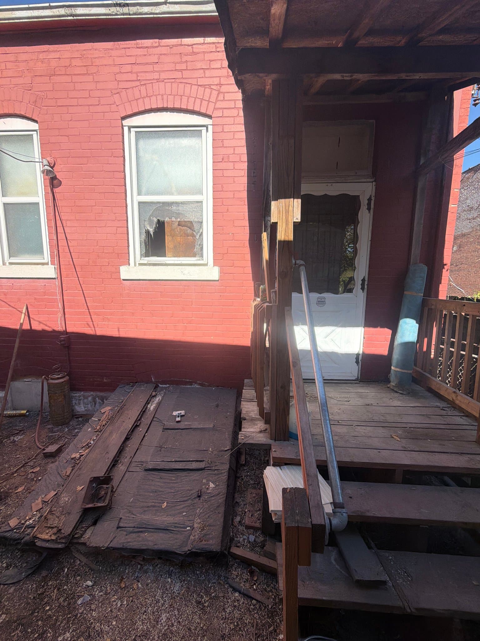 St. Louis House: 2028 E Prairie Ave