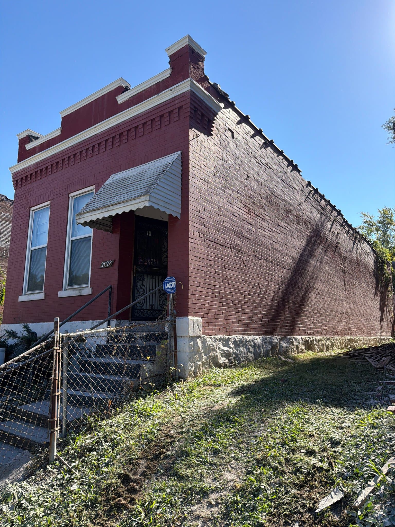St. Louis House: 2028 E Prairie Ave