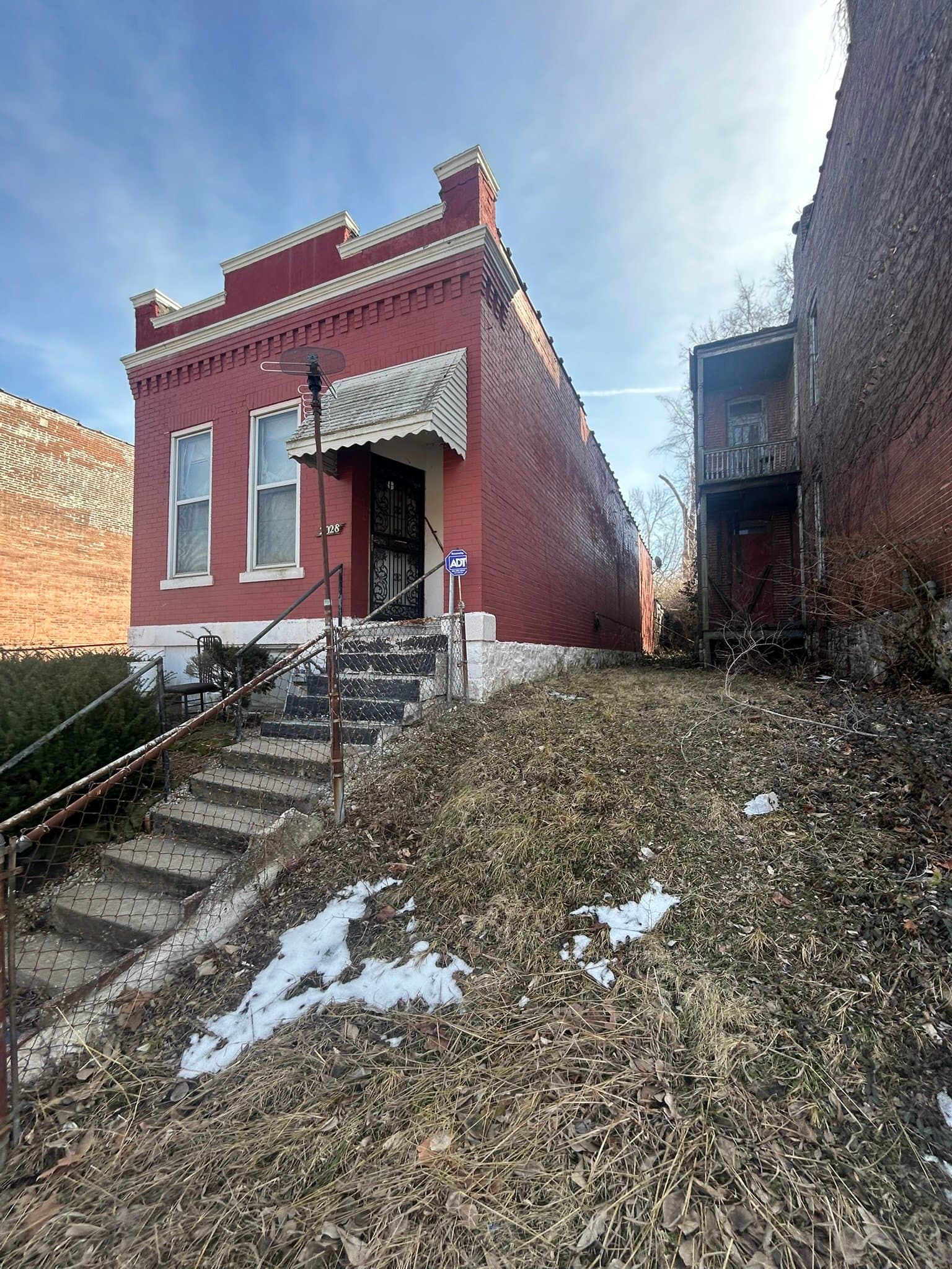 St. Louis House: 2028 E Prairie Ave
