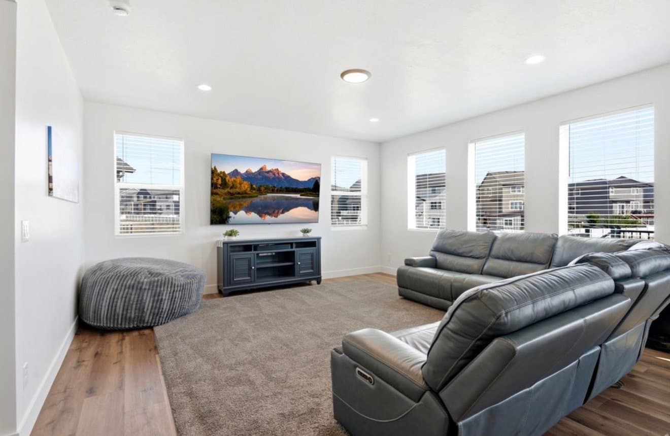 Eagle Mountain House: 4261 E Center Point St