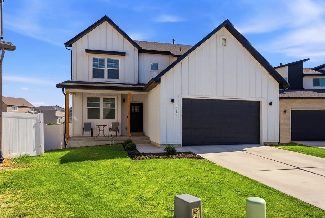 Eagle Mountain House: 4261 E Center Point St